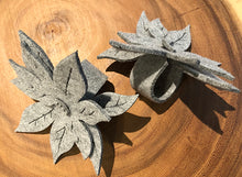 Load image into Gallery viewer, 50 Pieces Wine Bottle Flower - Wedding Reception Table / Party Table Decoration